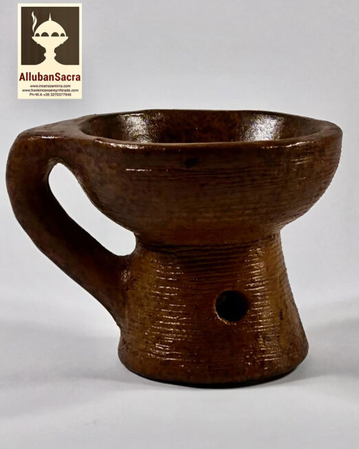 Terracotta burner for frankincense in grains. Incense burner handmade in Dhofar Oman.