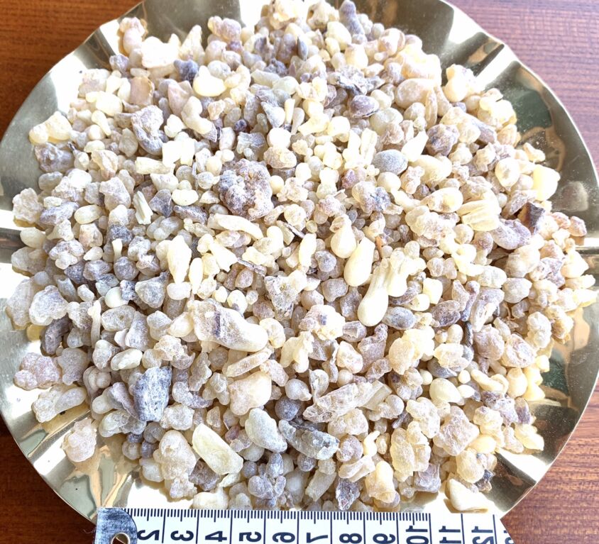 Boswellia Sacra Frankincense for Religious Services, Frankincense from Oman on Offer Mix Grains.